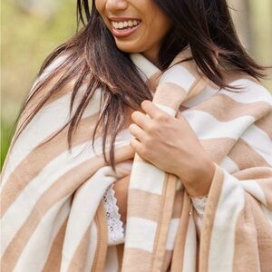 Chappy wrap classic stripe tan blanket